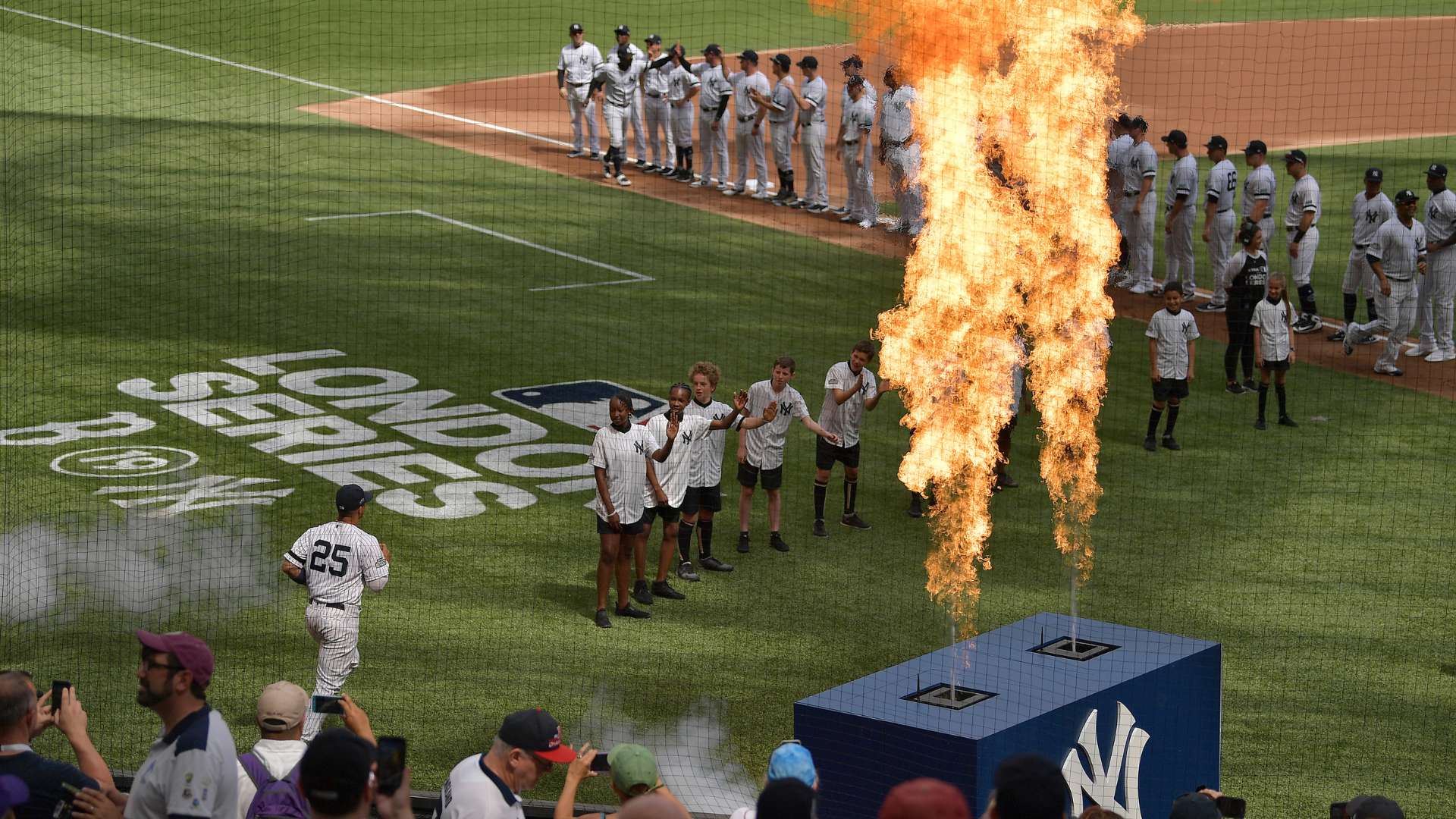 它既震撼人 它既震撼人